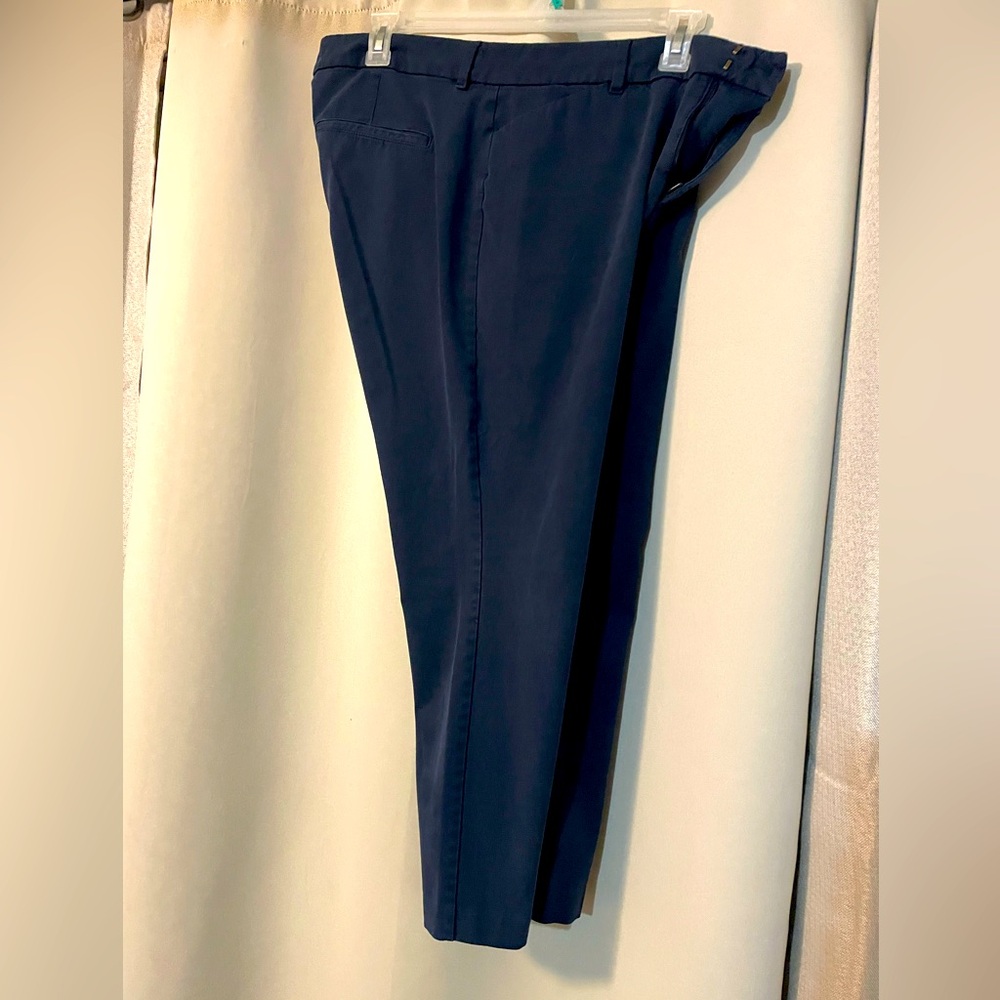 Women’s Old Navy Pixie high rise pants.